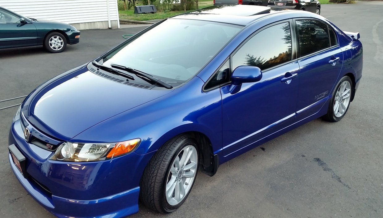 This Civic SI's Royal Blue Pearl really pops after an AIO polish is machine applied